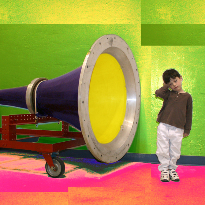 Оригинална слика на огромен звучник кој се користи за симулација на вибрациите со кои сателитите и инструментите би можеле да се соочат во текот на лансирањето. Фото: woodleywonderworks, 2007