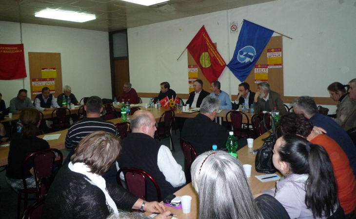 Седницата на СОНК во присуство на владини министри на која падна одлуката за прекин на штрајкот. Фото: СОНК, 2015