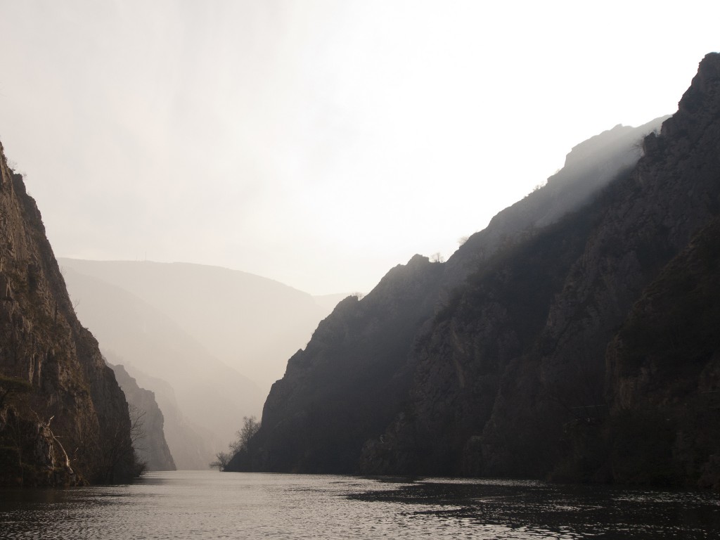 Нова зора, нов ден. Утринска измаглица над  клисурата на Матка. Фото: Bojan Rantaša