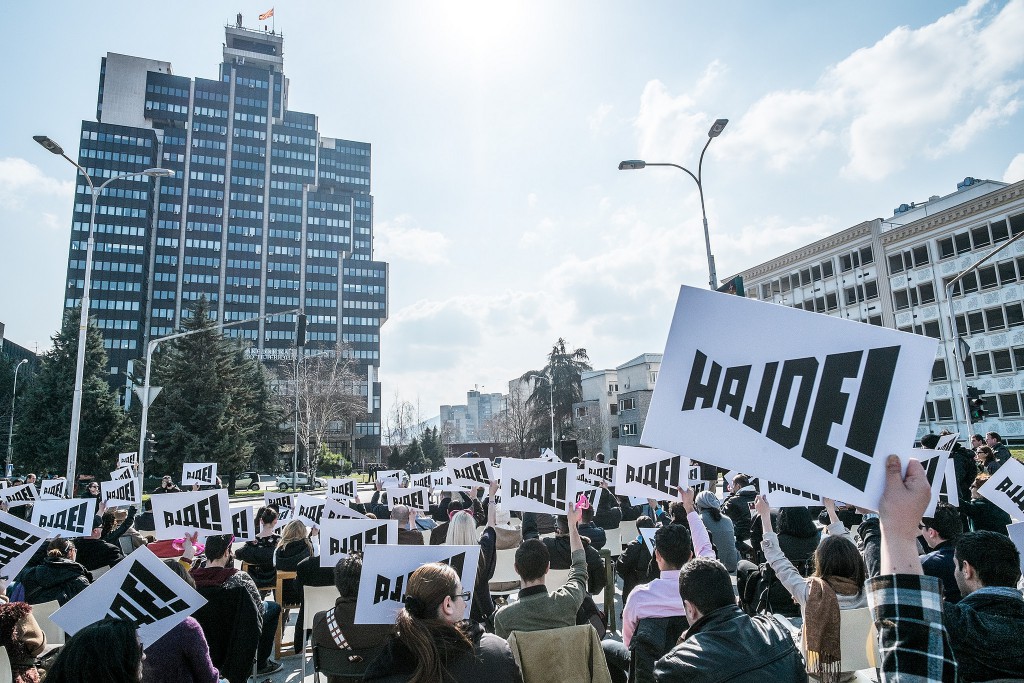 Од протестот пред МРТ. Фото: ФОСИМ, 25 февруари 2015