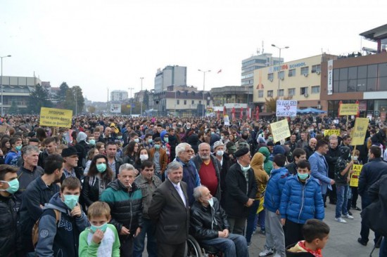Протест против загадувањето во Тетово, 07.11.2014. Фото: Амир Селими, преку Глобал војсис. 