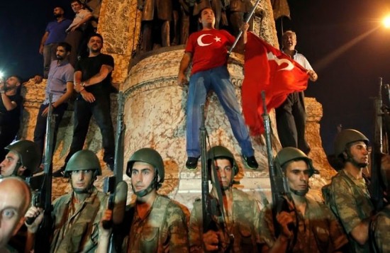 Многу амлку критичка анализа - медиумите за турскиот пуч. Фото: YouTube